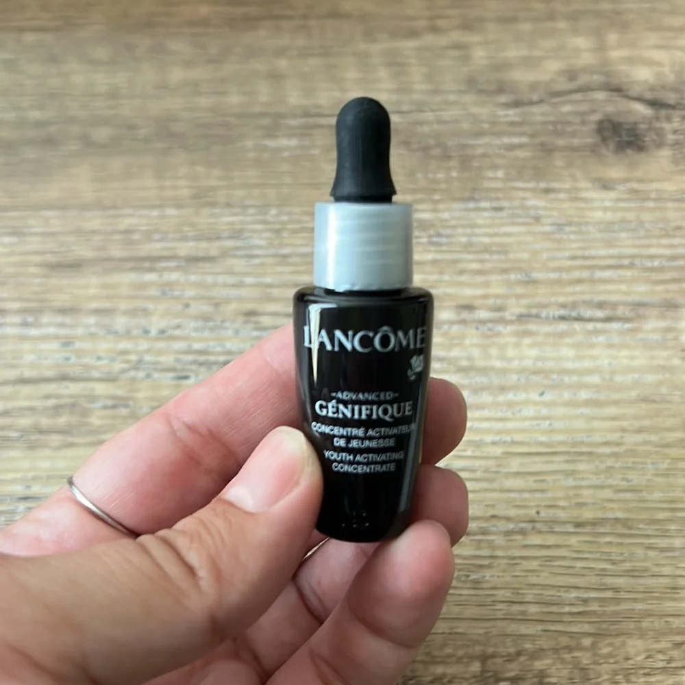 🦋NWT - LANCOME Advanced Génifique Radiance Boosting Face Serum Deluxe Sample